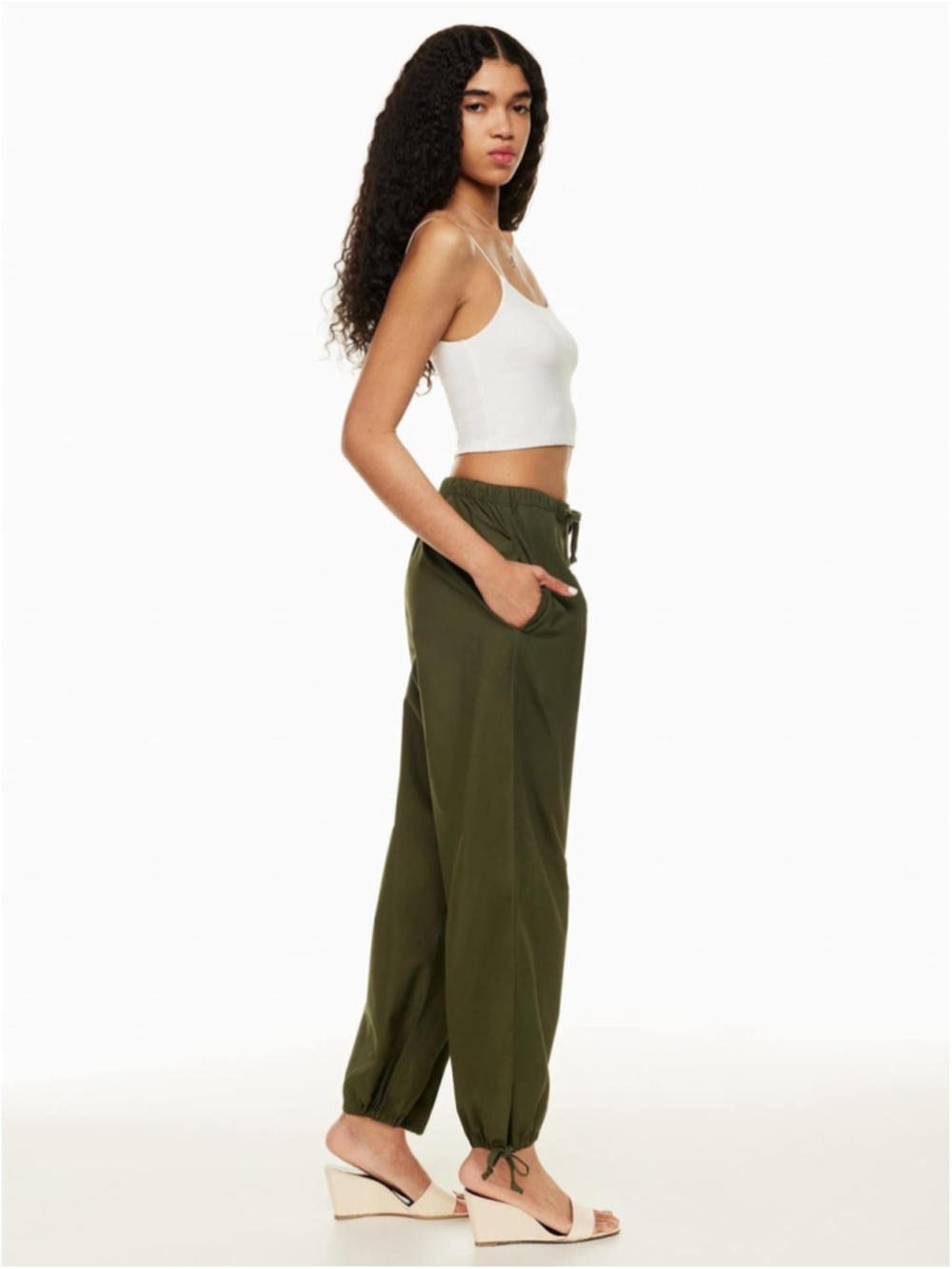 Aritzia Wilfred Free Marne Poplin Pant
Mid-rise parachute fatigue baggie size 2